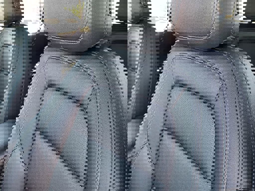 Certified 2025 Chevrolet Equinox LT w/ Convenience Package II FWD image 17