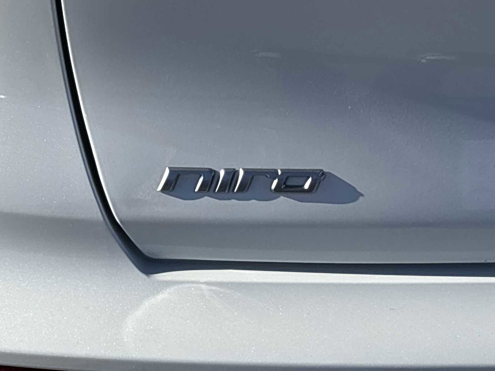 Used 2022 Kia Niro EX image 11