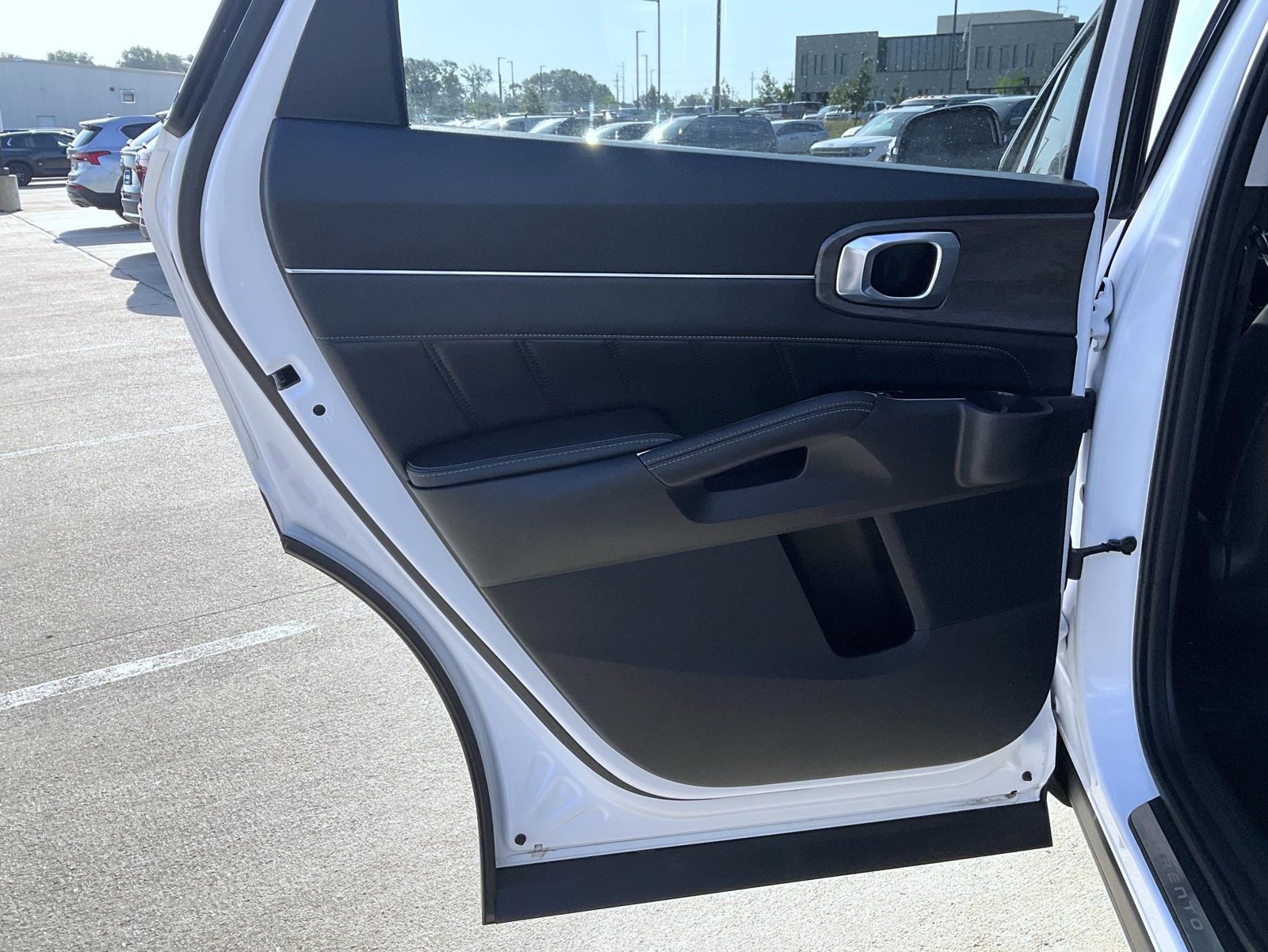 Used 2025 Kia Sorento SX AWD/4WD image 18