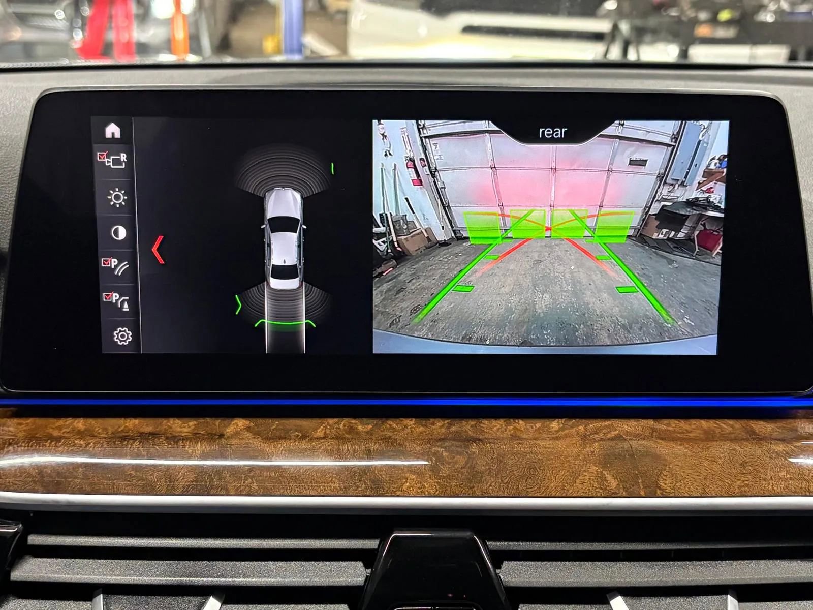 Used 2019 BMW 530e xDrive w/ Convenience Package image 12