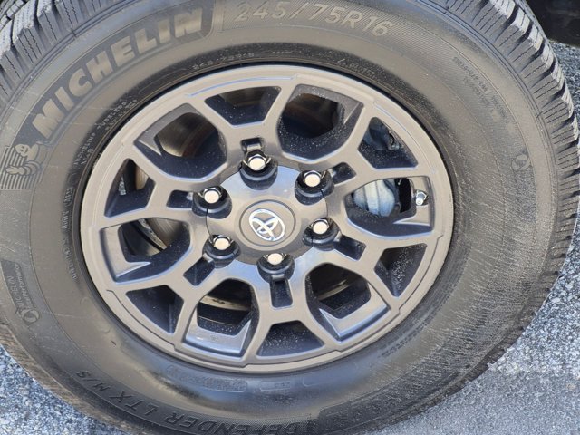 Used 2018 Toyota Tacoma SR5 RWD image 22