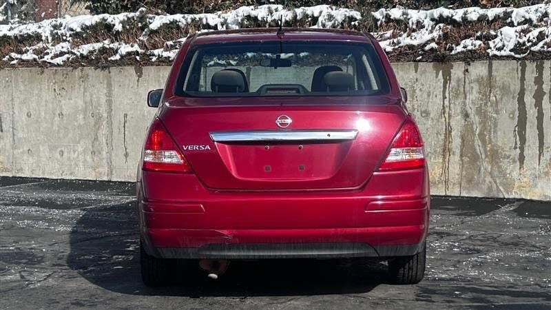 Used 2011 Nissan Versa 1.8 S FWD image 4