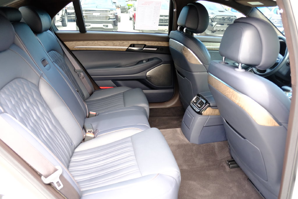 Used 2021 Genesis G90 3.3T Premium RWD image 38