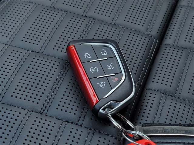 Used 2025 Cadillac Escalade V w/ LPO, ONYX Package image 25