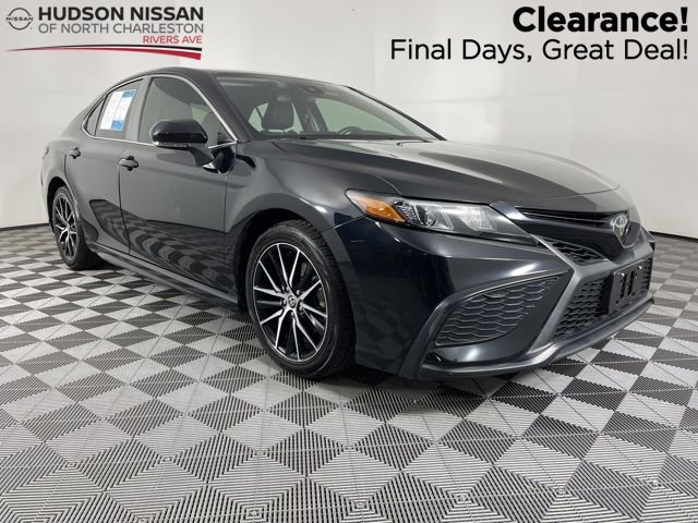 Used 2023 Toyota Camry SE image 1