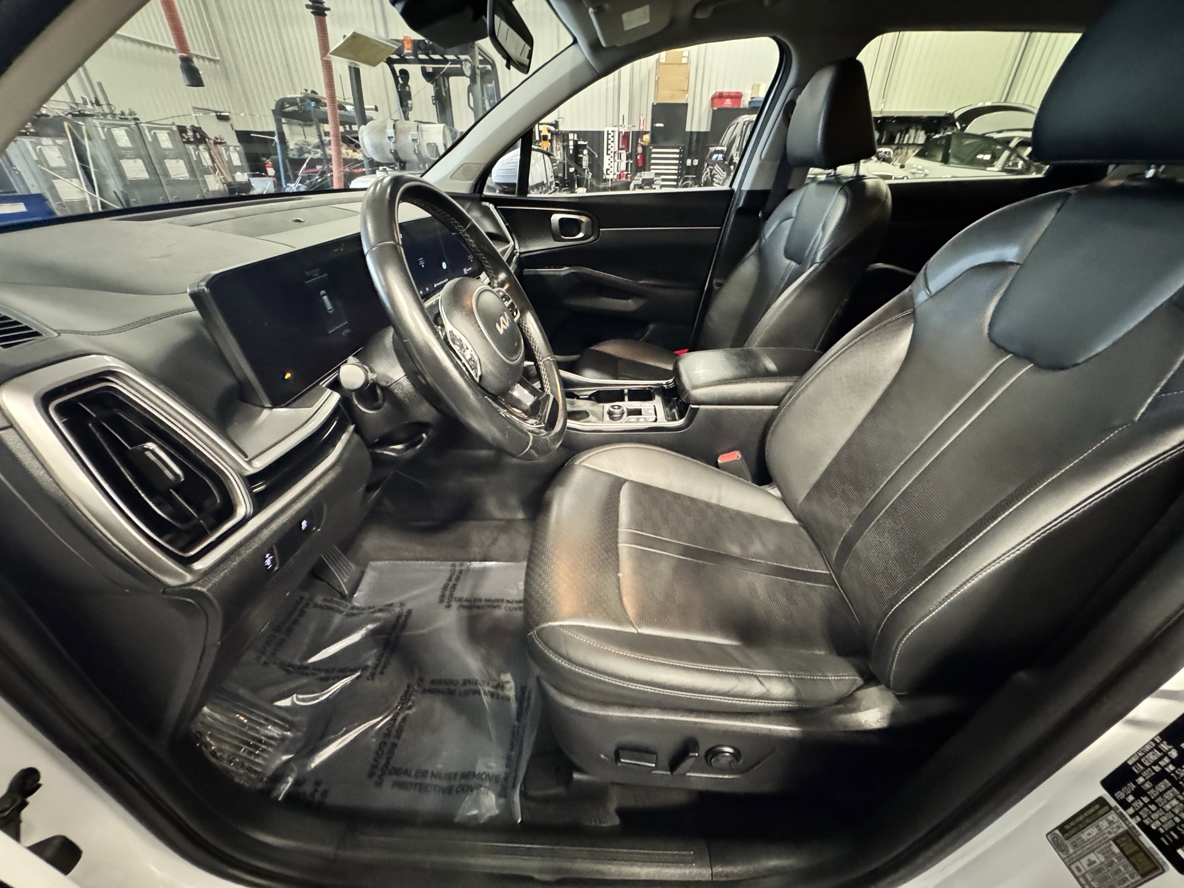 Used 2024 Kia Sorento S image 18