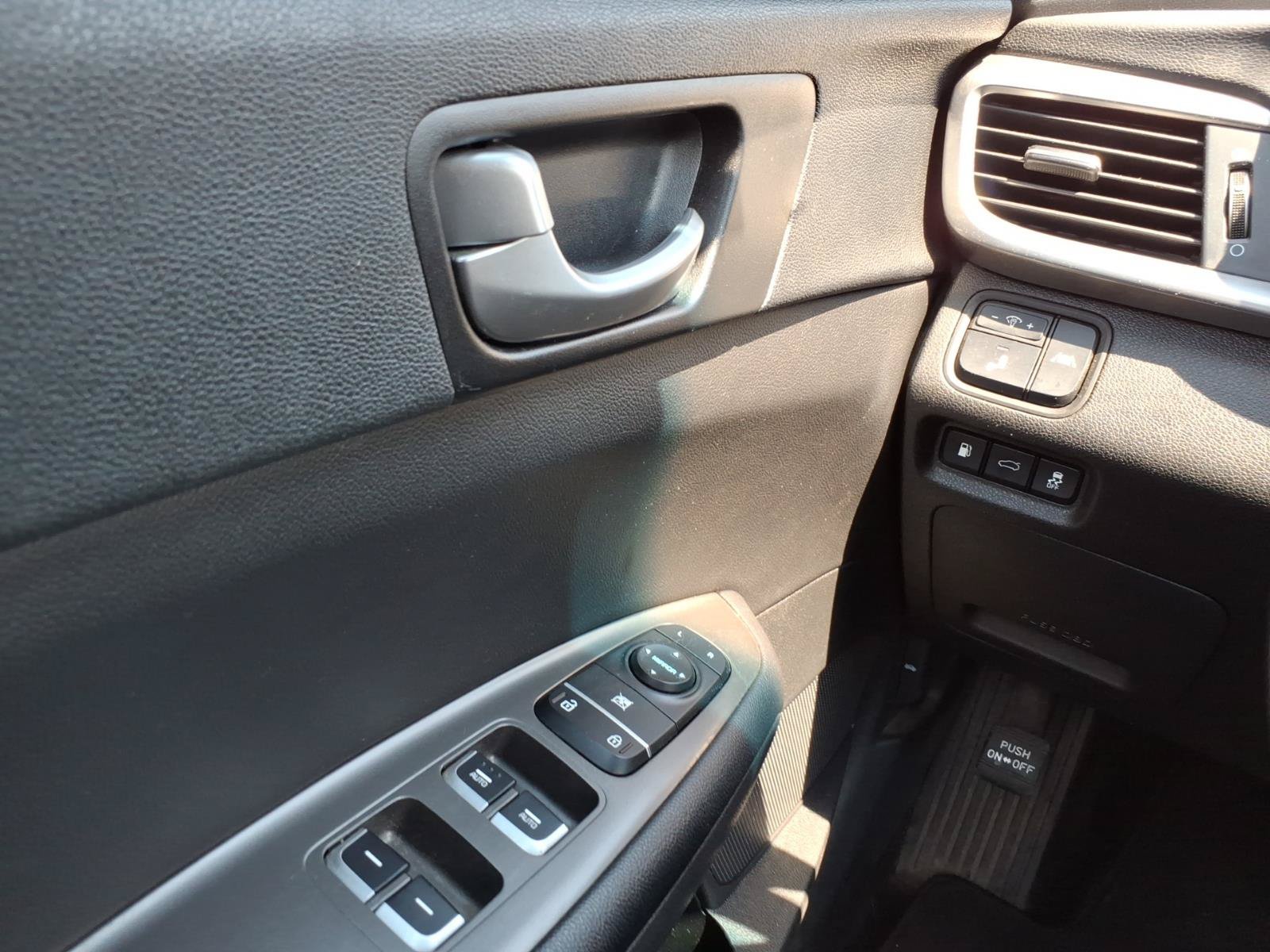 Used 2020 Kia Optima SE FWD image 22