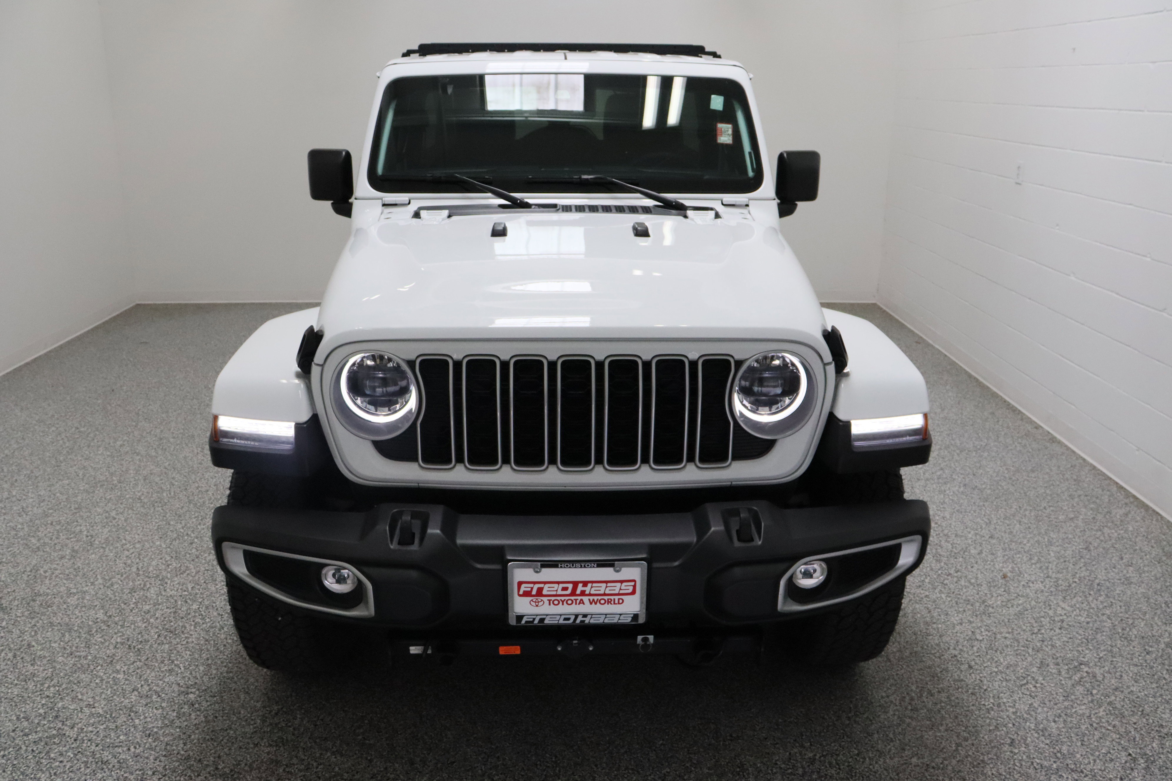Used 2025 Jeep Wrangler Unlimited Sahara w/ Safety Group image 3