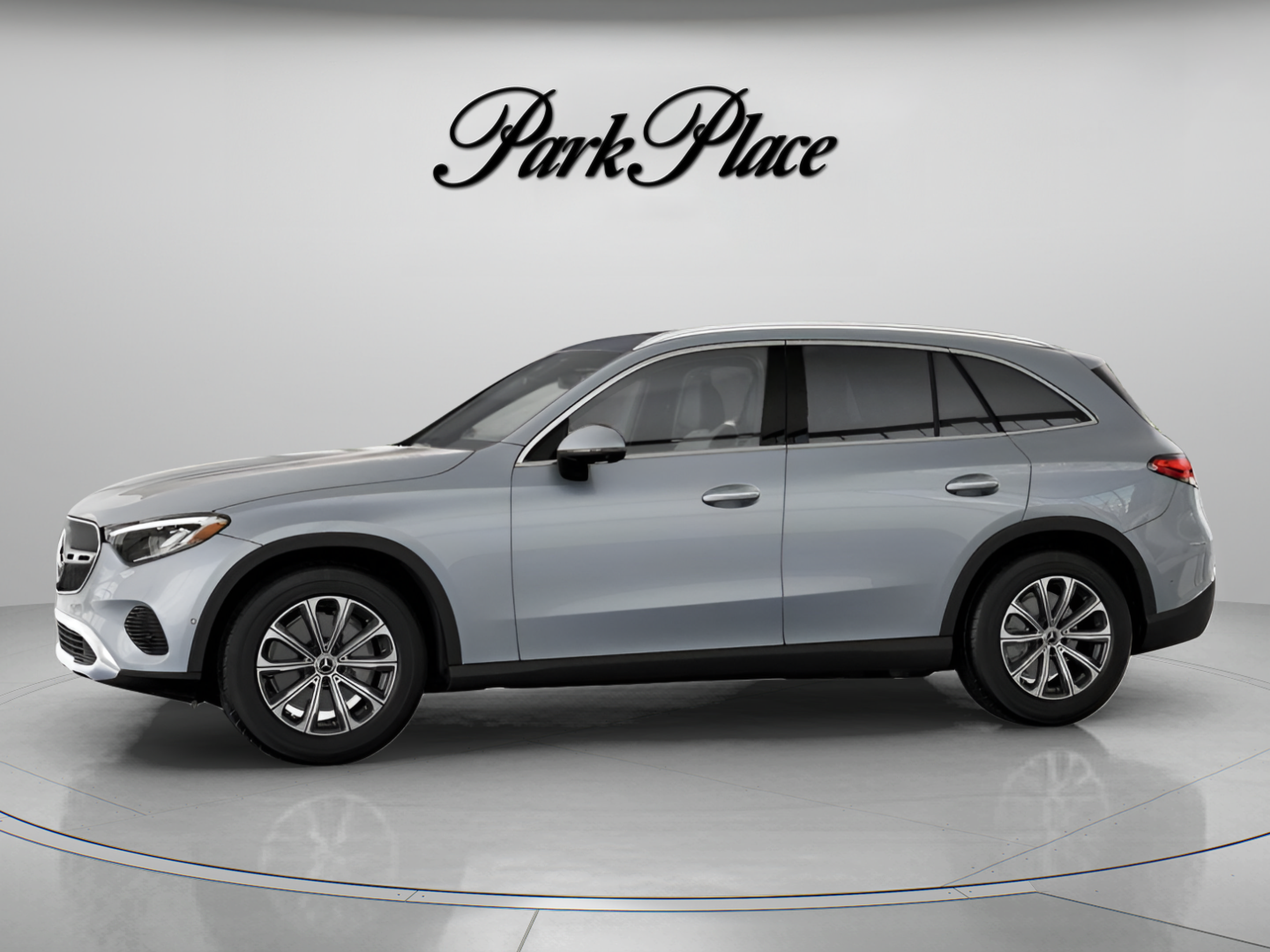 Used 2026 Mercedes-Benz GLC 300 4MATIC image 4