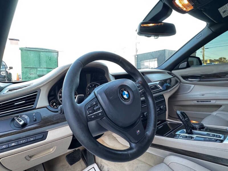 Used 2015 BMW 750i RWD image 9