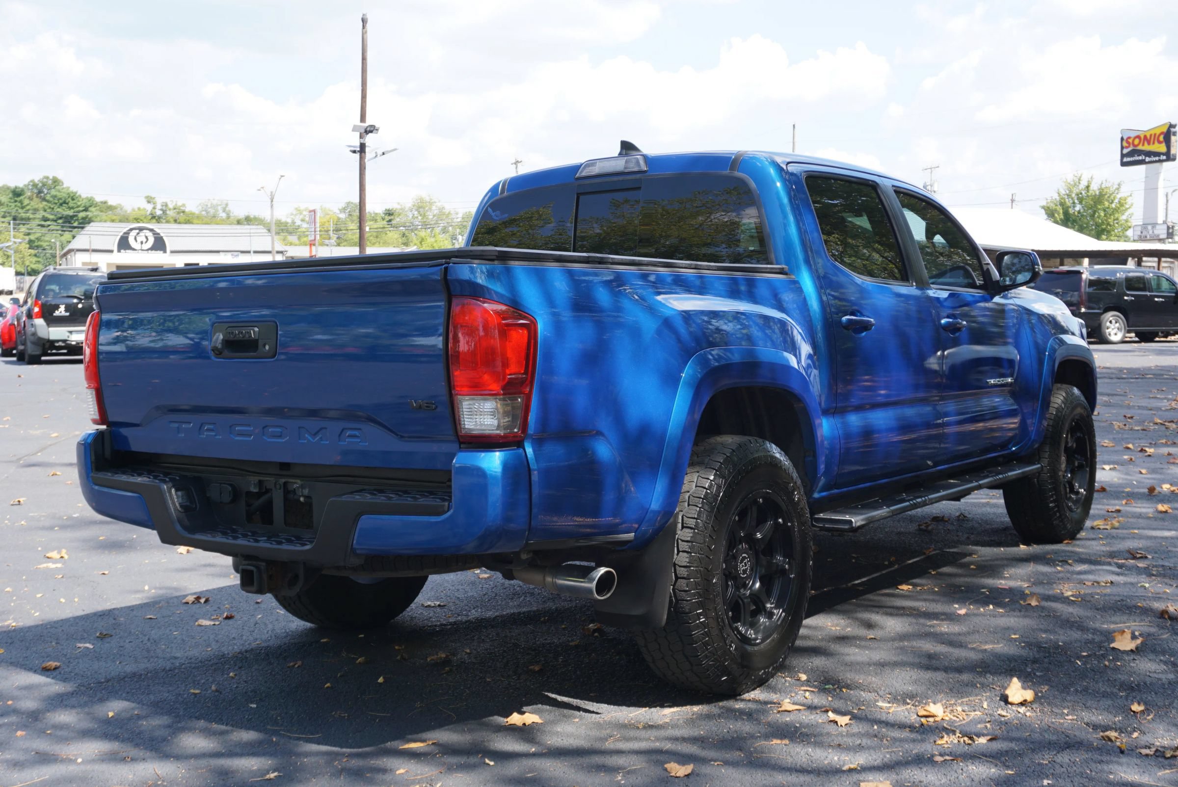 Used 2017 Toyota Tacoma TRD Sport w/ Tow Package (A/T) AWD/4WD image 5