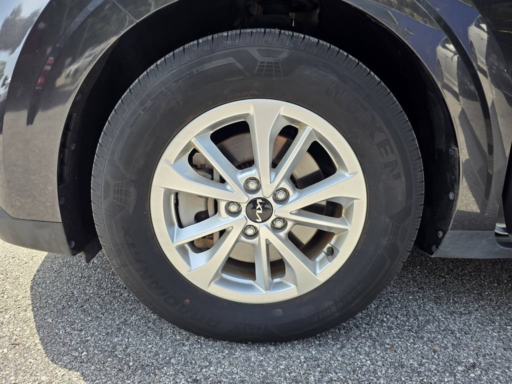Used 2022 Kia Carnival LX FWD image 28