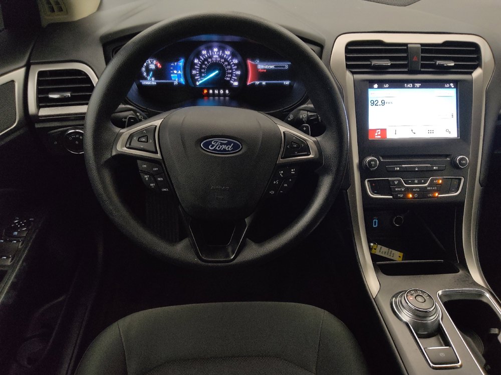 Used 2018 Ford Fusion SE w/ Fusion SE Technology Package FWD image 22