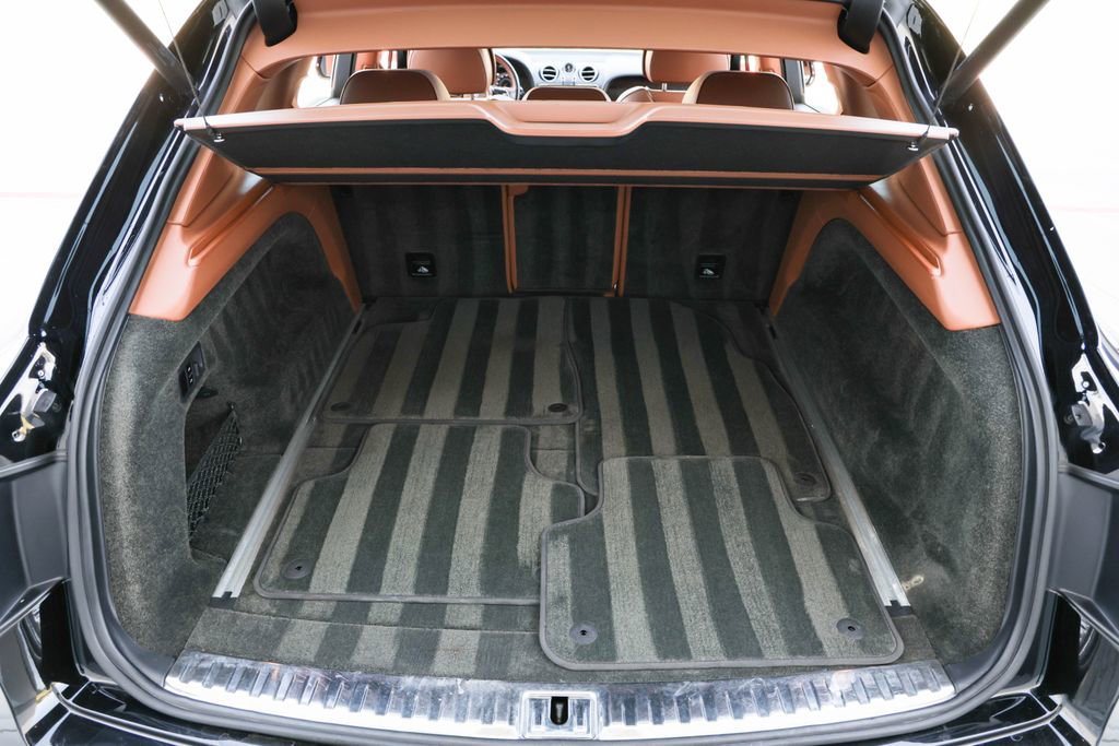 Used 2019 Bentley Bentayga AWD/4WD image 27