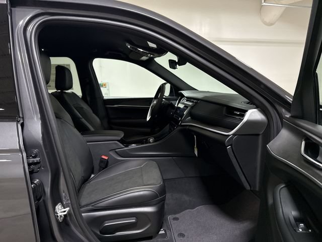 New 2026 Jeep Grand Cherokee Altitude AWD/4WD image 22