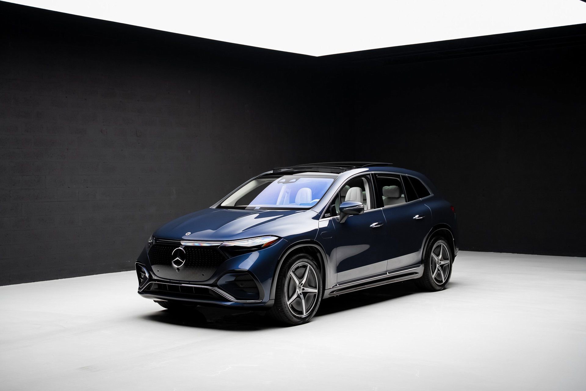 Used 2023 Mercedes-Benz EQS 450+ 4MATIC SUV w/ AMG Line Exterior Package image 4