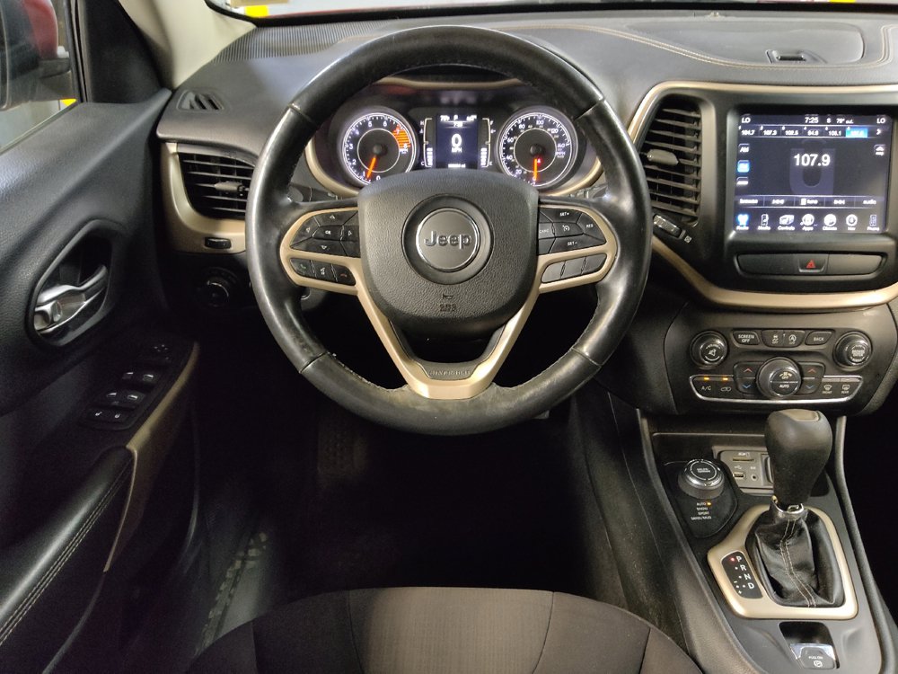 Used 2017 Jeep Cherokee Latitude w/ Comfort/Convenience Group AWD/4WD image 22