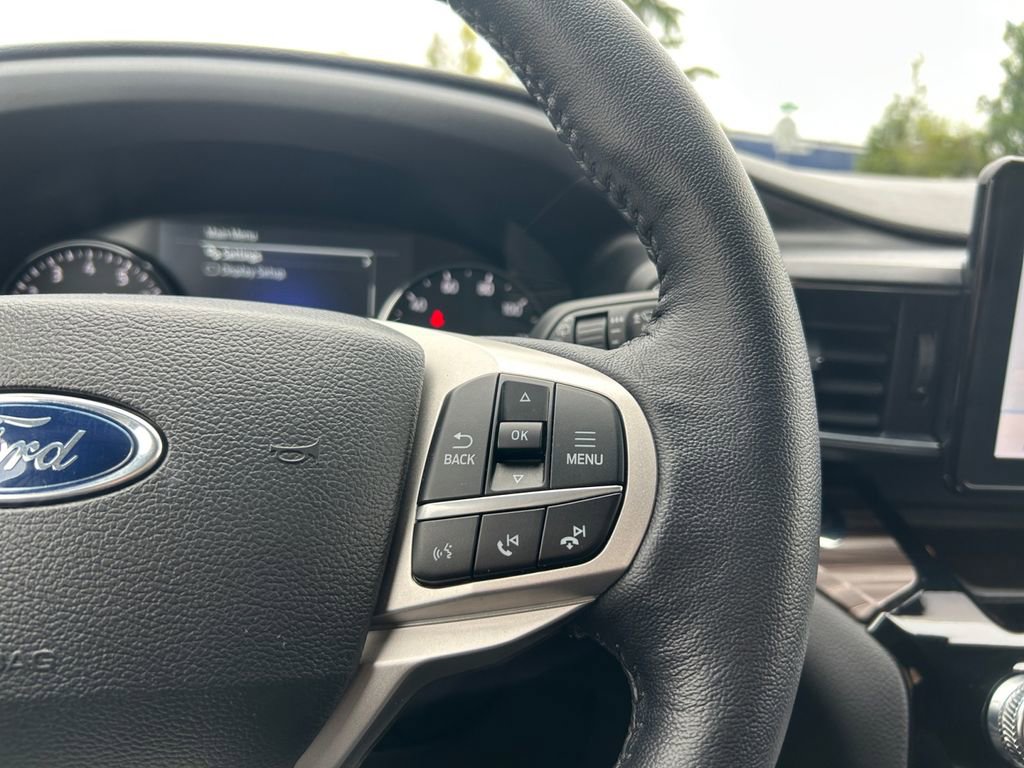 Used 2022 Ford Explorer Limited w/ Equipment Group 301A image 18
