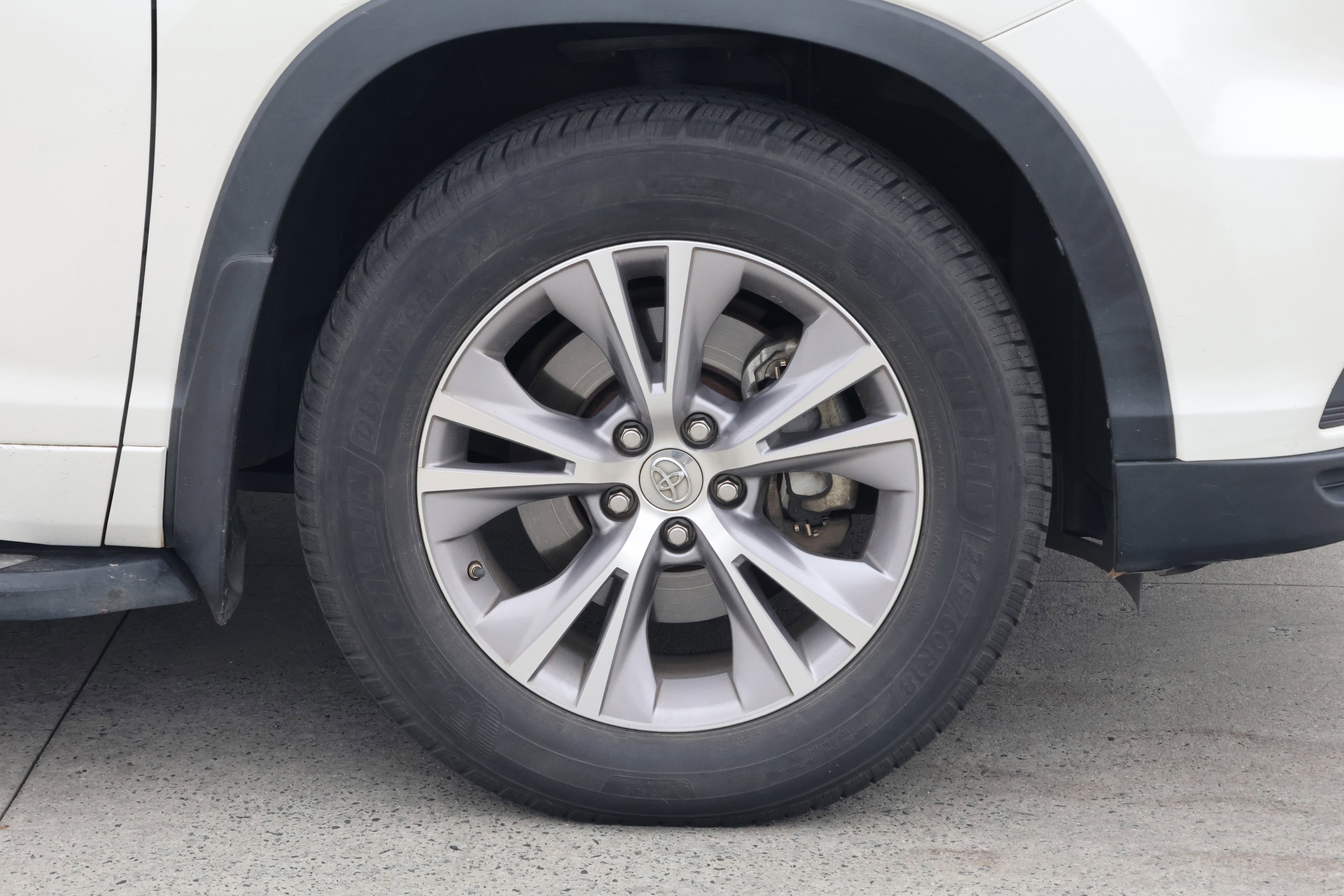 Used 2014 Toyota Highlander XLE image 11