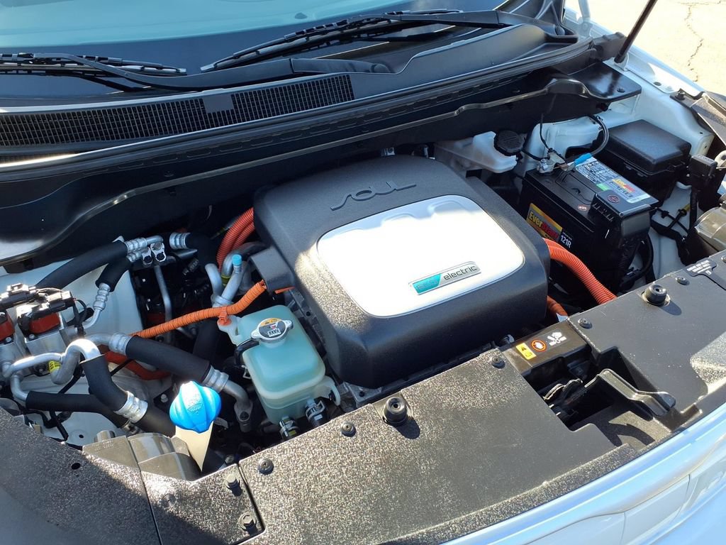 Used 2015 Kia Soul EV + FWD image 24