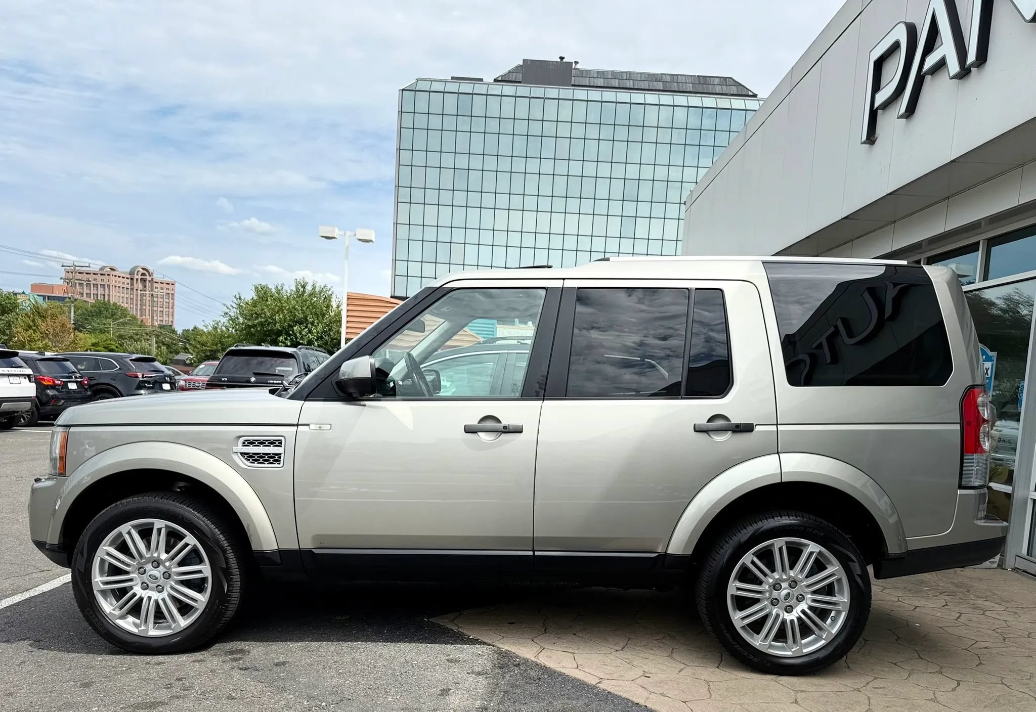Used 2012 Land Rover LR4 HSE LUX AWD/4WD image 4