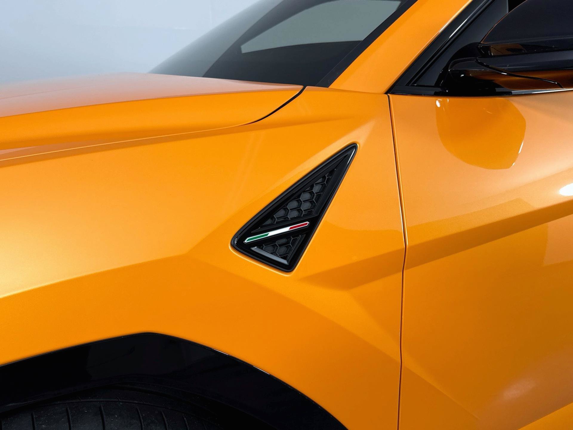 Used 2022 Lamborghini Urus AWD/4WD image 43