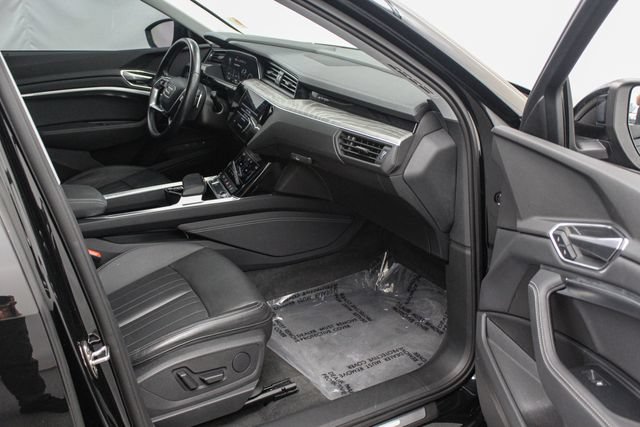 Used 2021 Audi e-tron Premium w/ Convenience Plus Package AWD/4WD image 17
