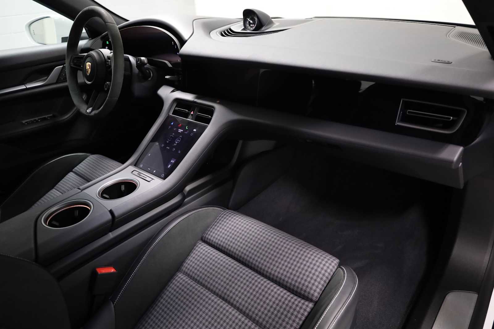 Certified 2025 Porsche Taycan image 6