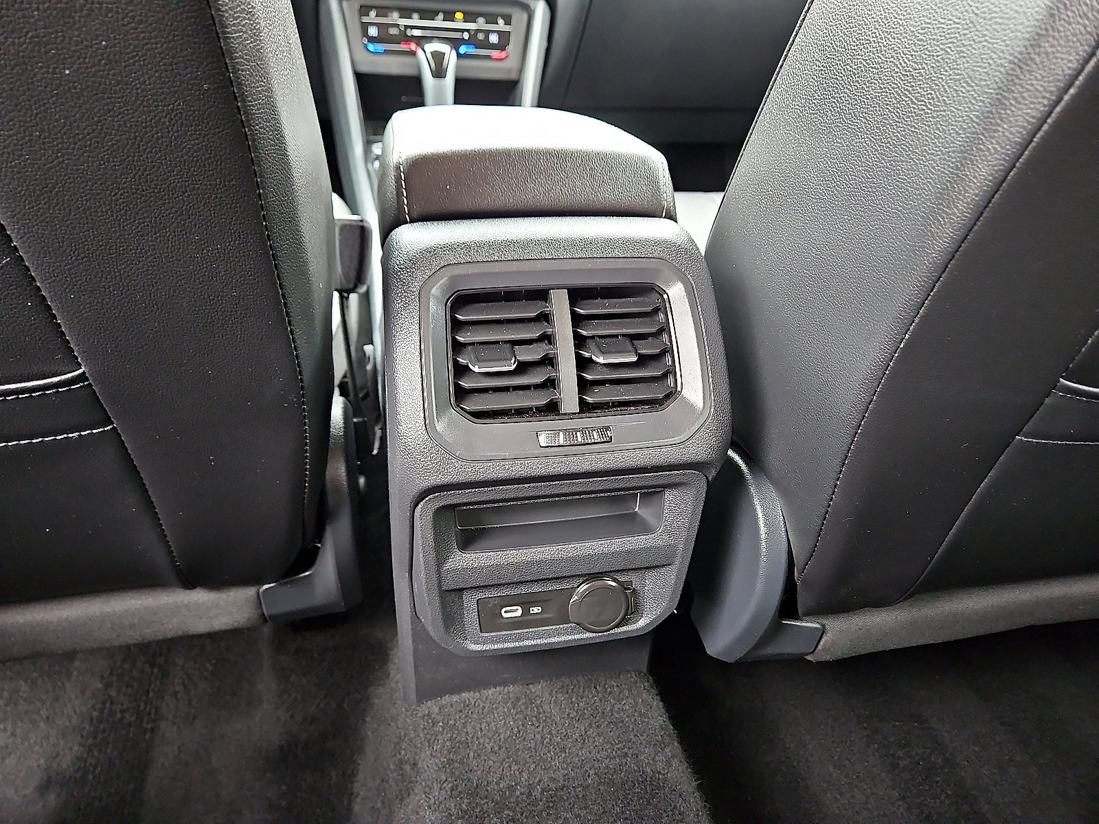 Used 2024 Volkswagen Tiguan SE FWD image 9