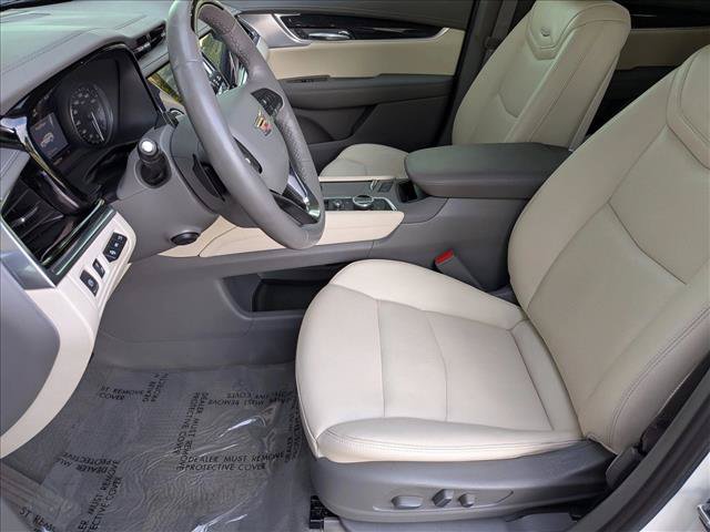 Used 2024 Cadillac XT6 Premium Luxury w/ Technology Package AWD/4WD image 17