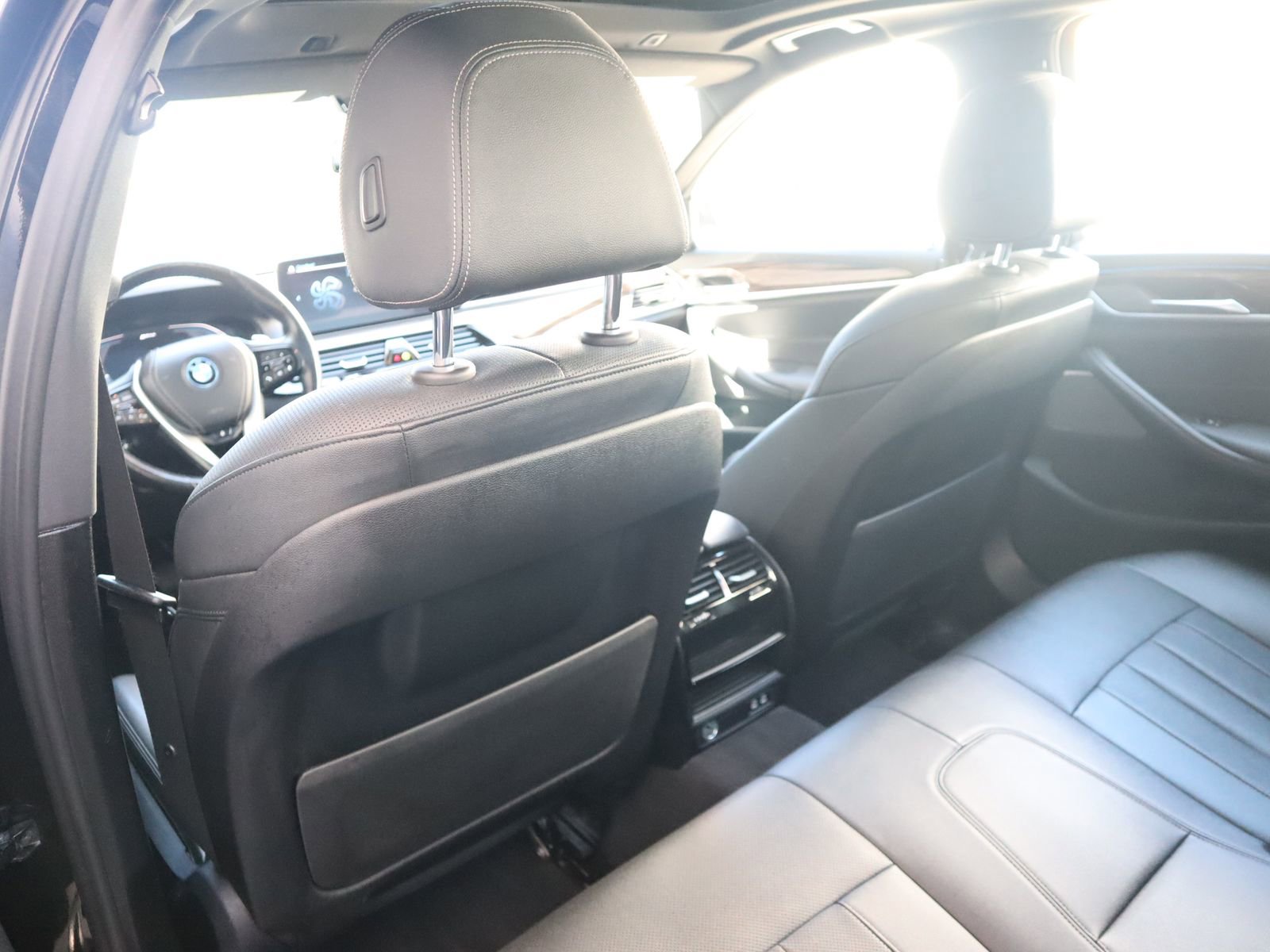 Used 2023 BMW 530e xDrive AWD/4WD image 46