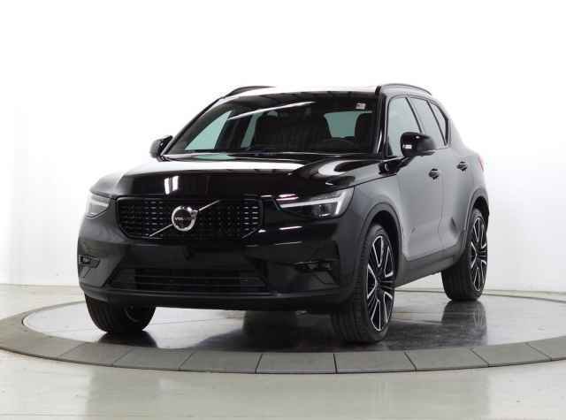 Certified 2025 Volvo XC40 B5 Ultra AWD/4WD image 3