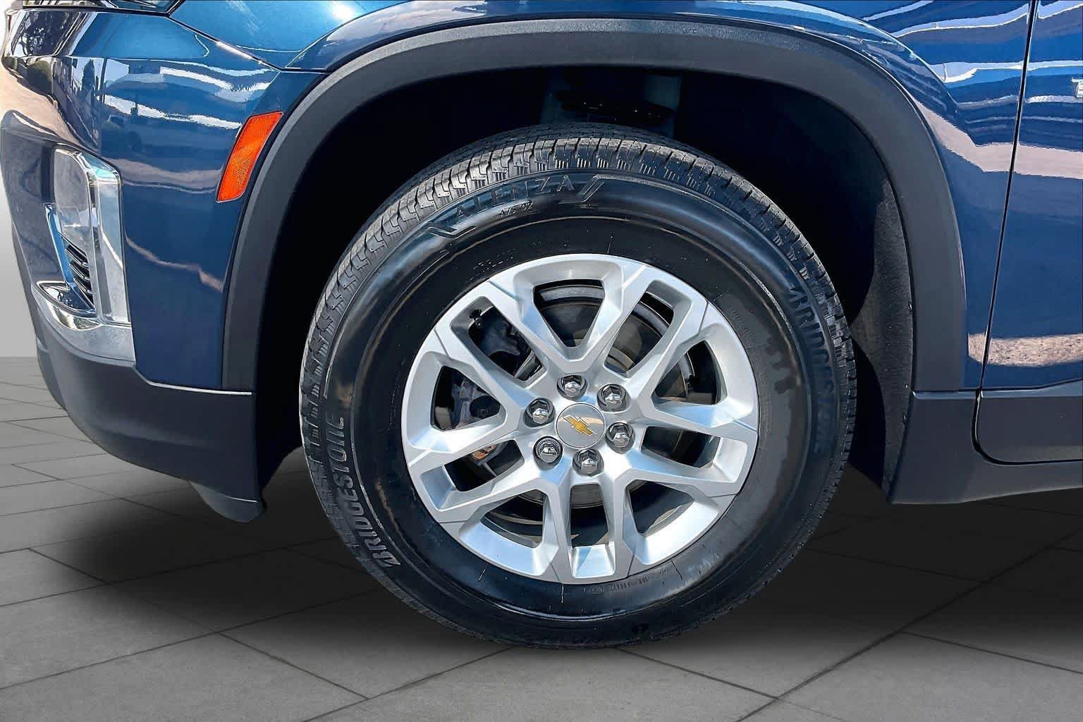 Used 2023 Chevrolet Traverse LS w/ Safety Package FWD image 10