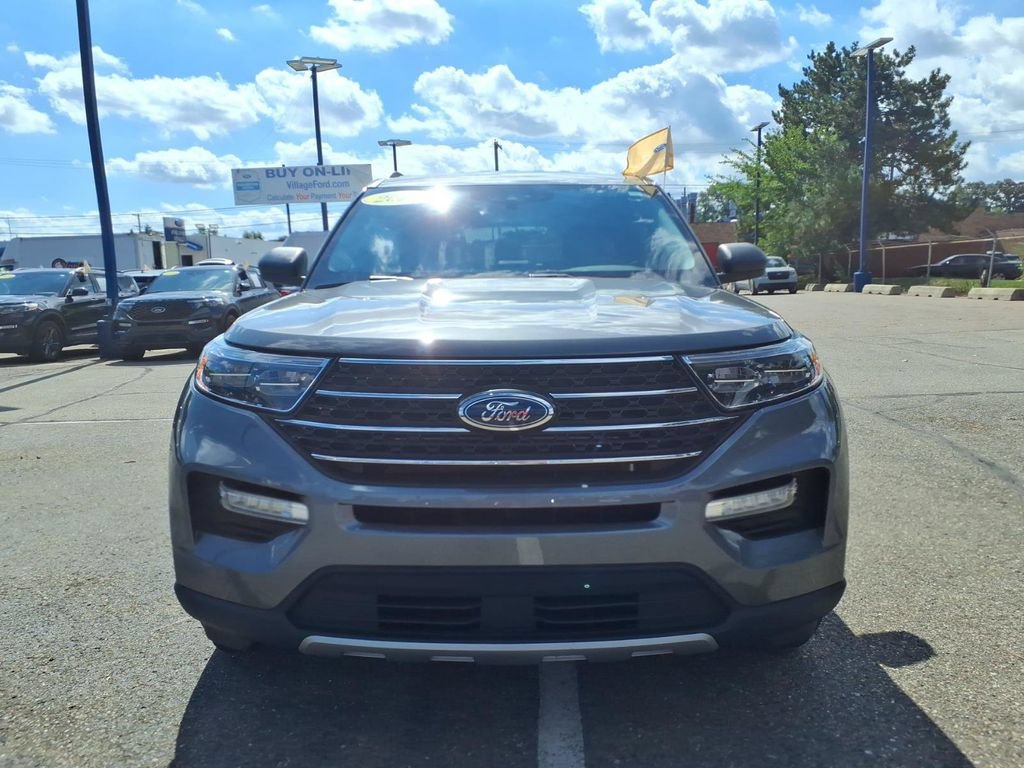 Certified 2024 Ford Explorer XLT w/ Equipment Group 202A AWD/4WD image 3
