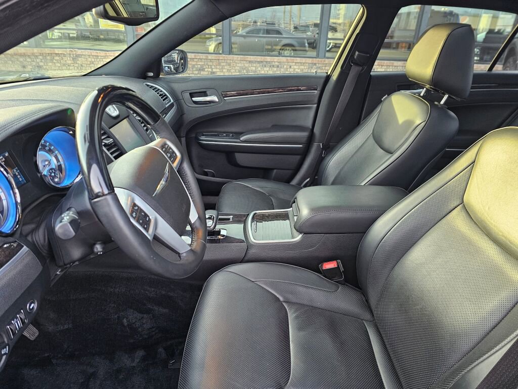 Used 2014 Chrysler 300 C w/ Light Group image 17