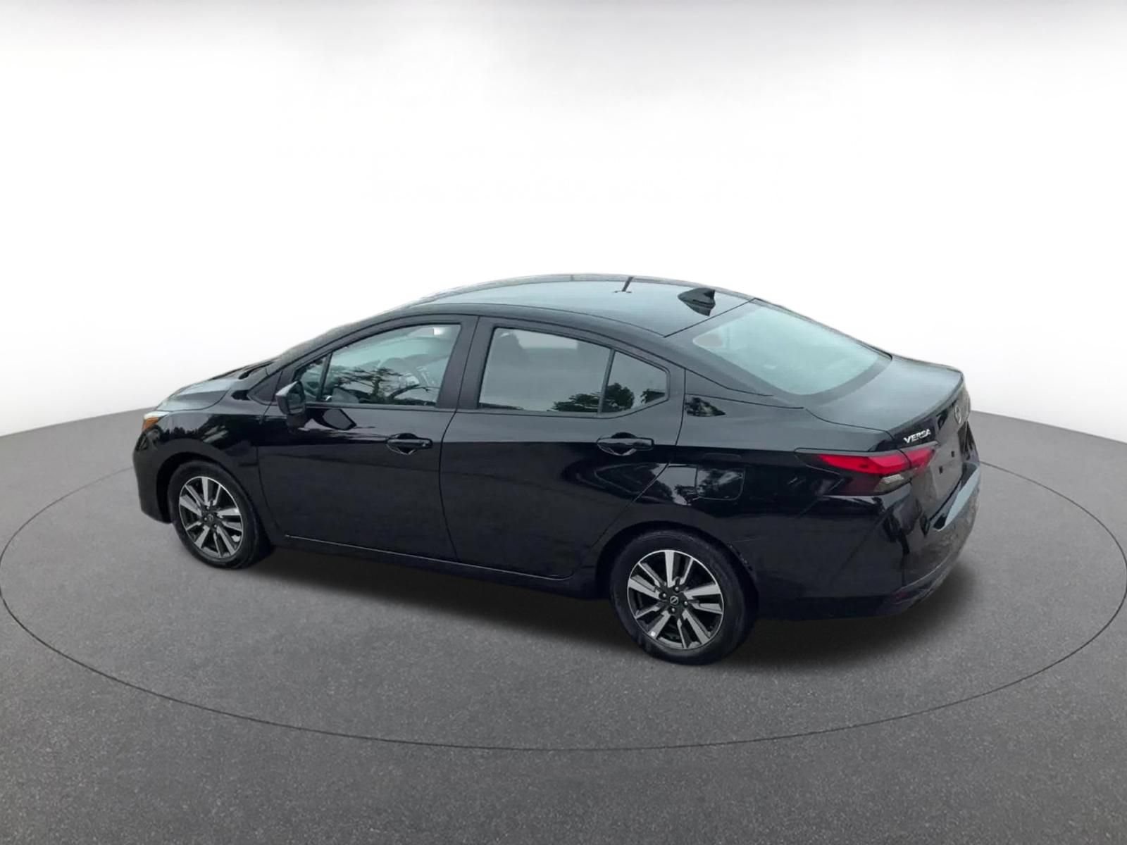 Used 2025 Nissan Versa SV FWD image 10