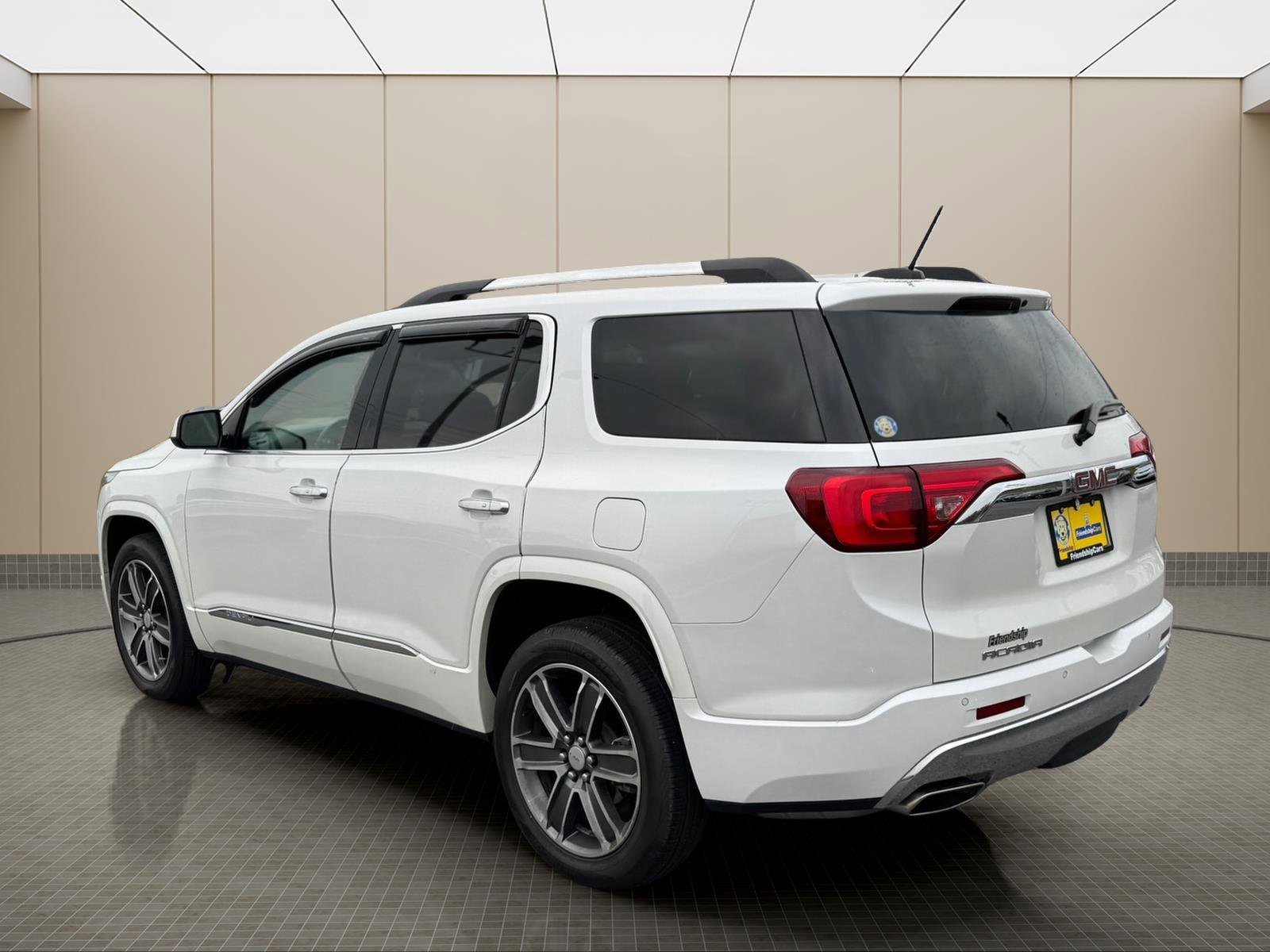 Used 2019 GMC Acadia Denali image 4