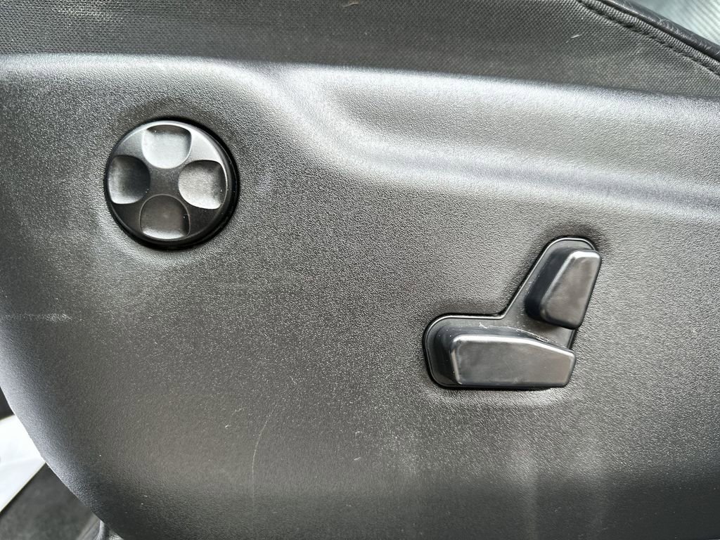 Used 2015 Jeep Grand Cherokee Limited w/ Luxury Group II image 12