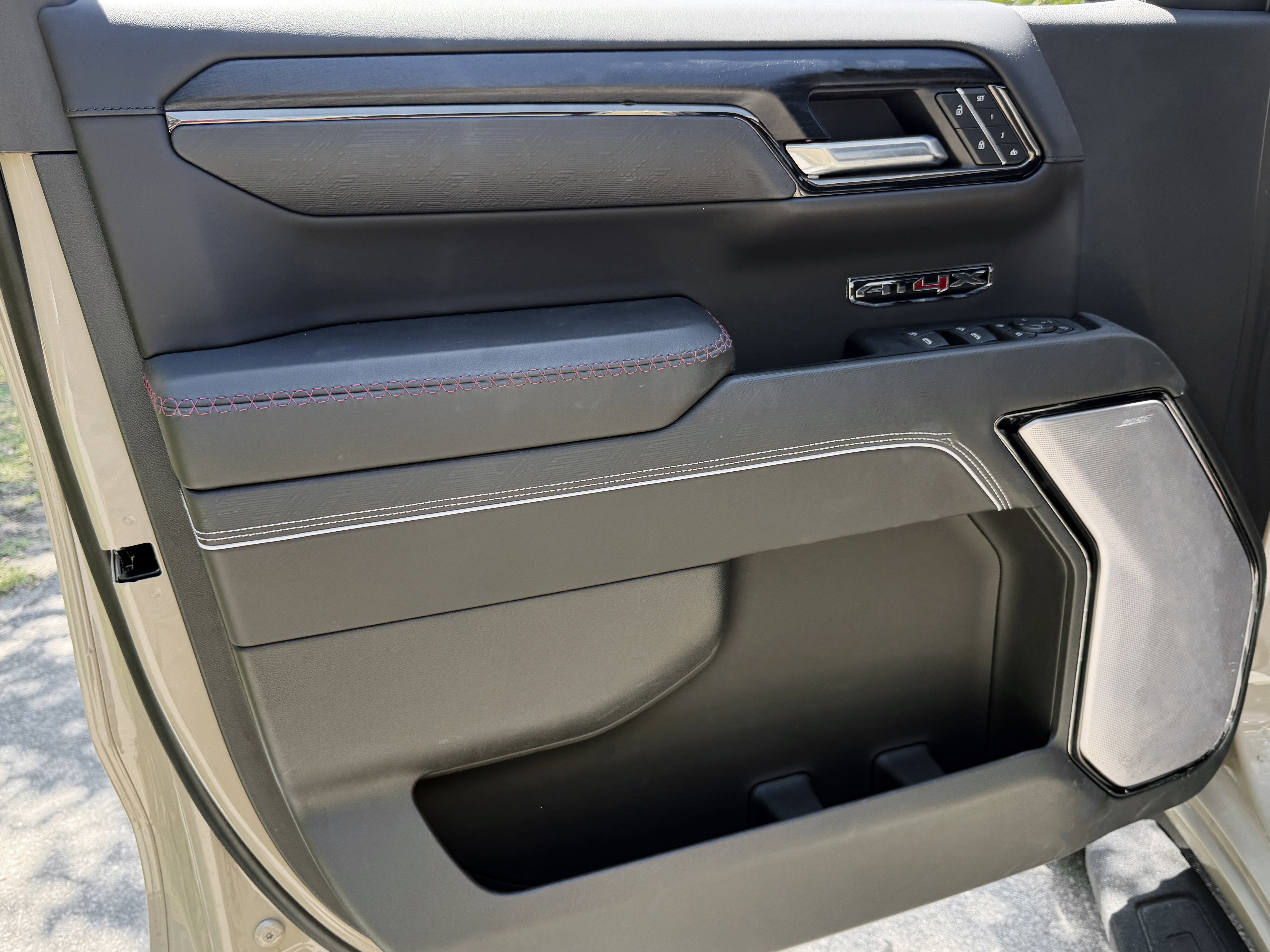 Used 2023 GMC Sierra 1500 AT4X AWD/4WD image 4