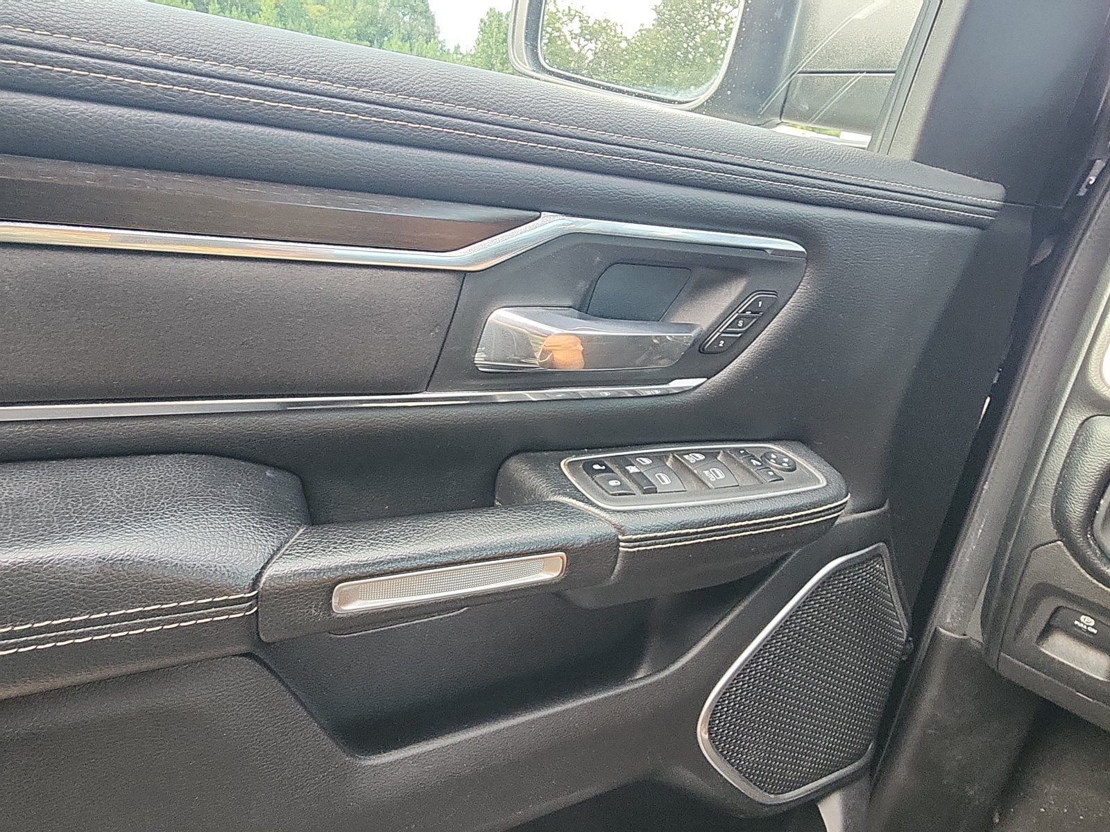 Used 2022 RAM 1500 Laramie AWD/4WD image 15