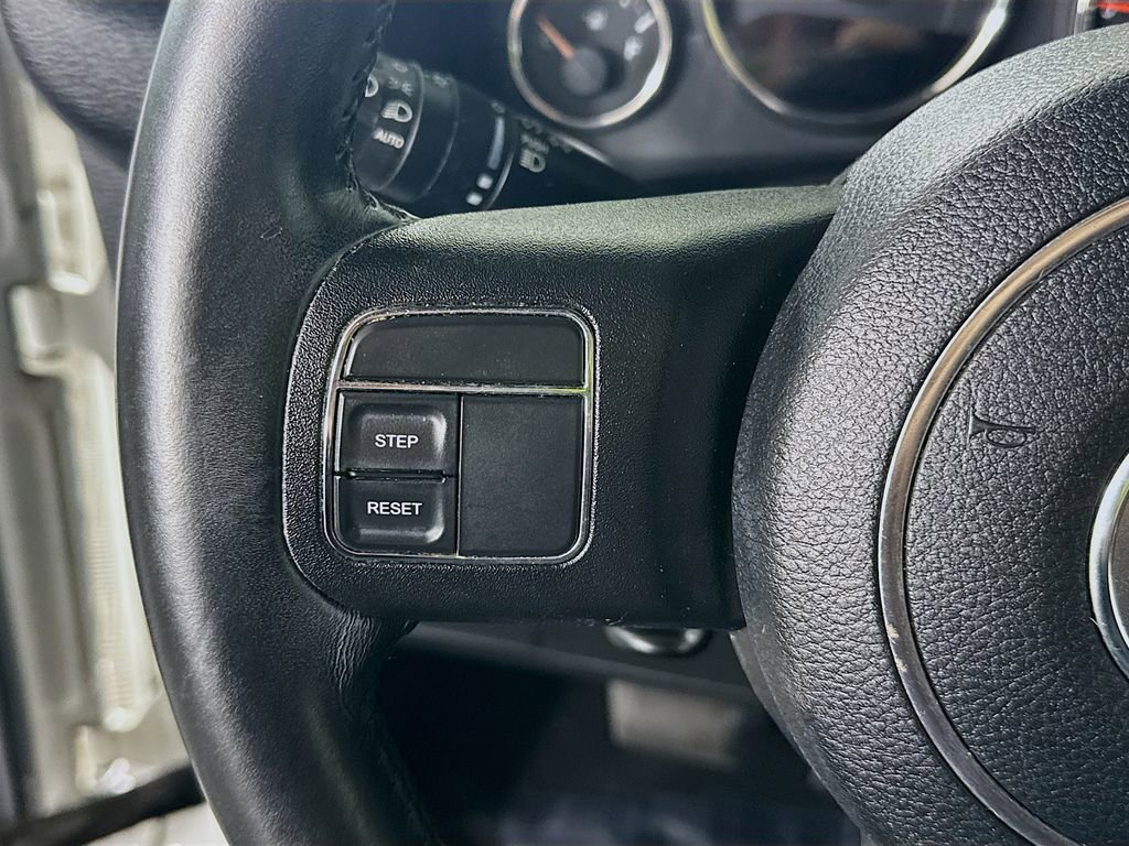 Used 2016 Jeep Wrangler Unlimited Sahara image 17