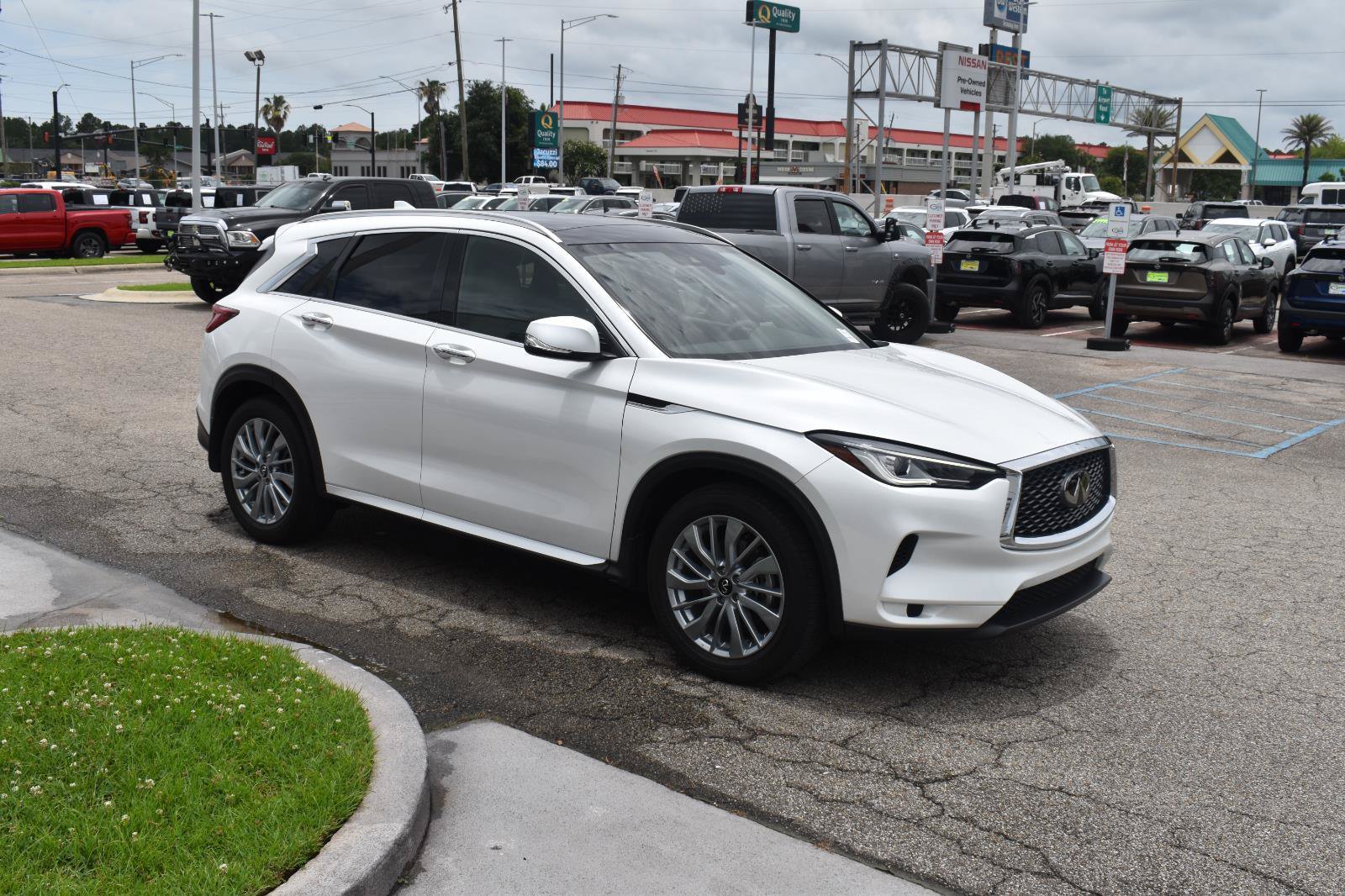 Used 2023 INFINITI QX50 Luxe FWD image 15