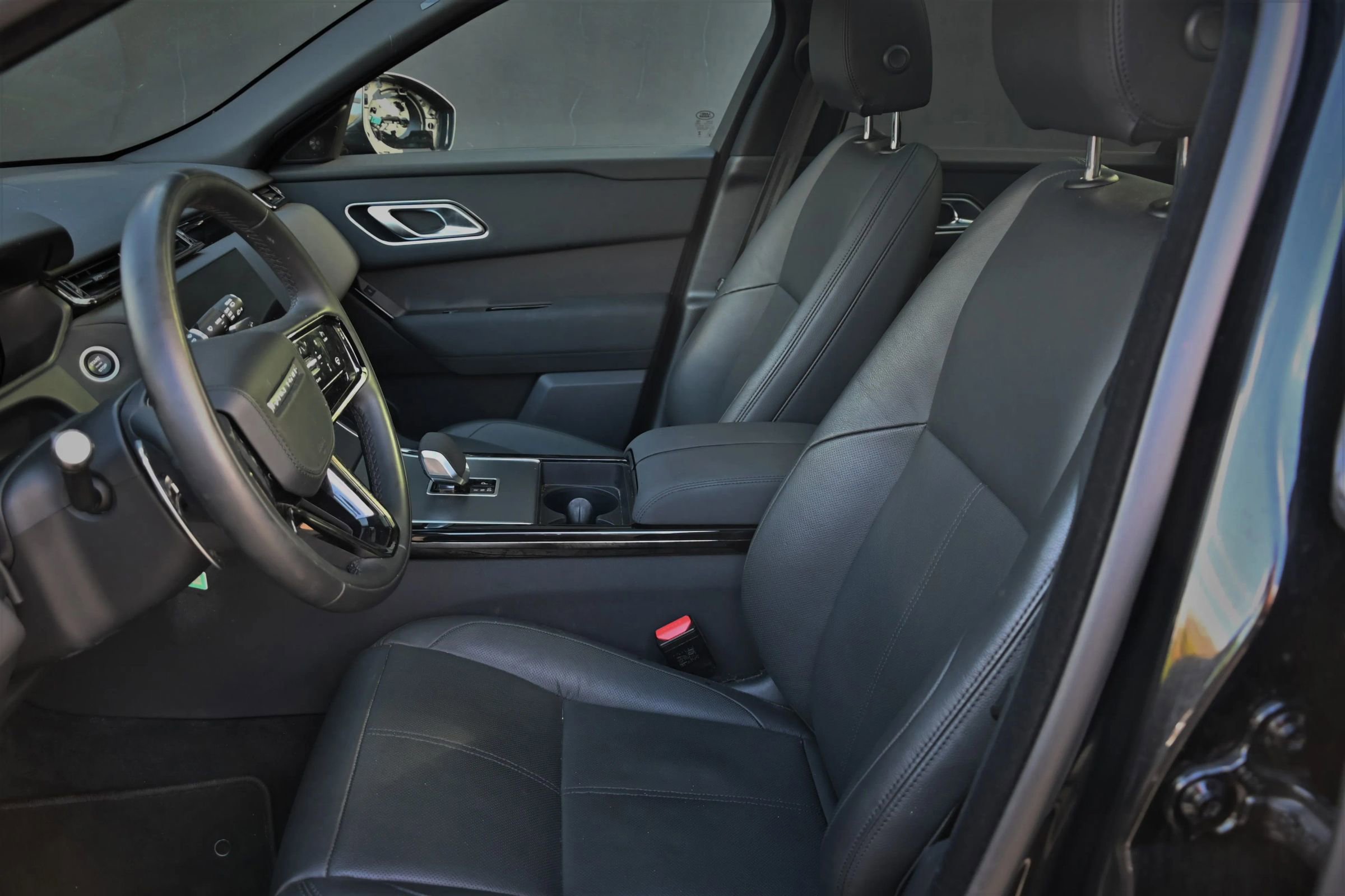 Used 2025 Land Rover Range Rover Velar Dynamic SE image 11