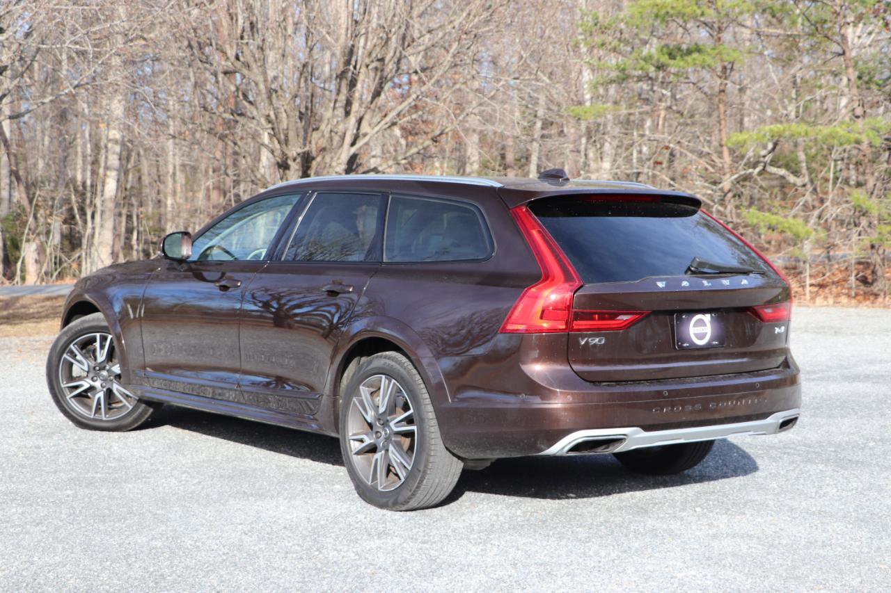 Used 2017 Volvo V90 T6 Cross Country image 44