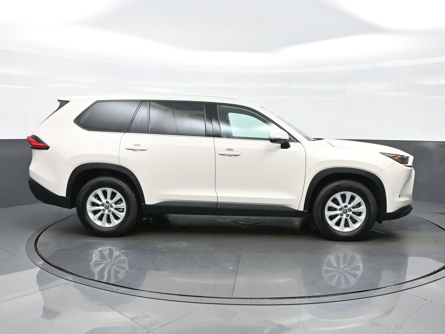 Used 2024 Toyota Grand Highlander AWD image 7