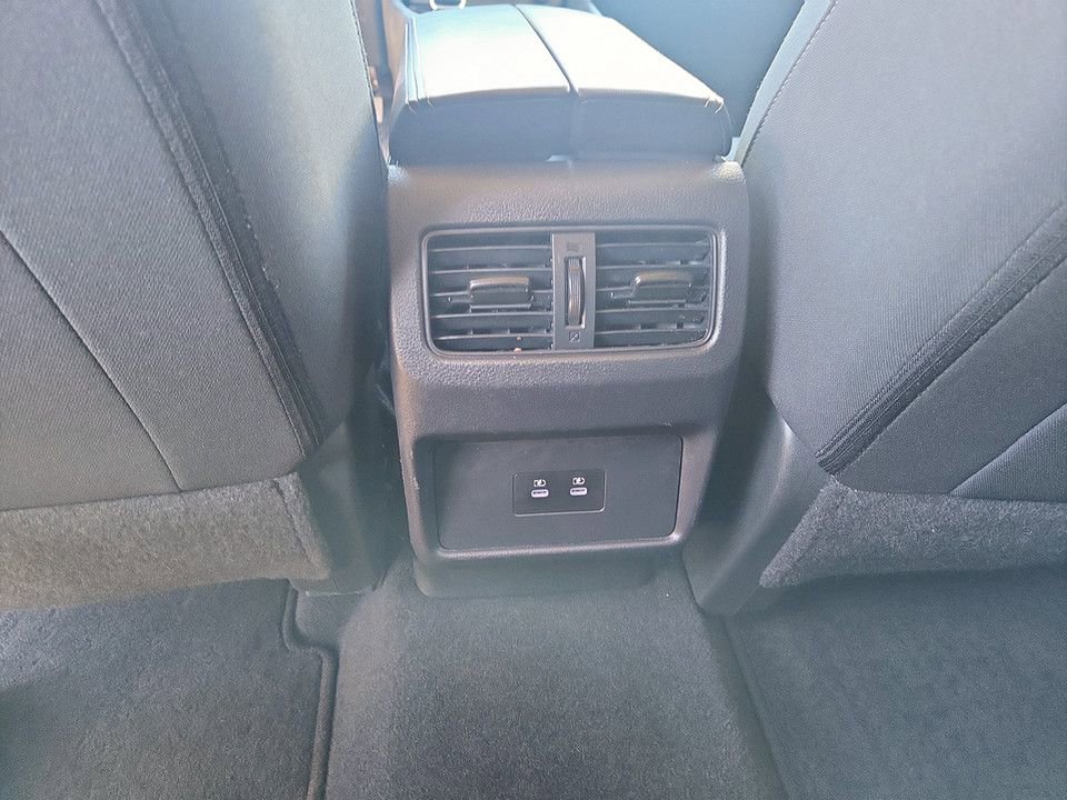 Used 2024 Nissan Rogue SV image 31