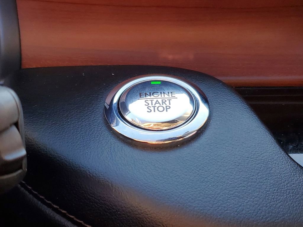 Used 2020 Lincoln Aviator Reserve w/ Equipment Group 202A image 16