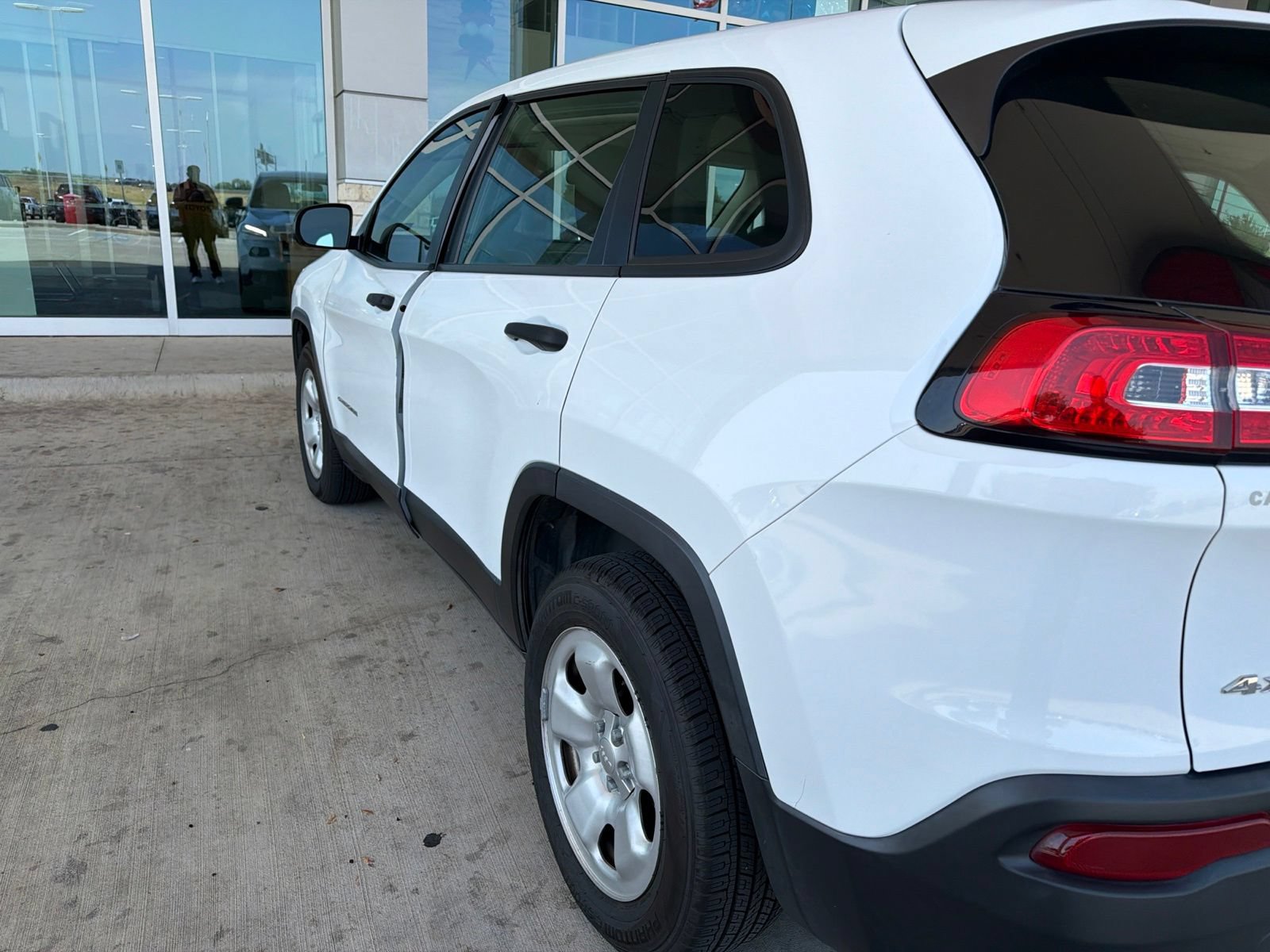 Used 2017 Jeep Cherokee Sport AWD/4WD image 15