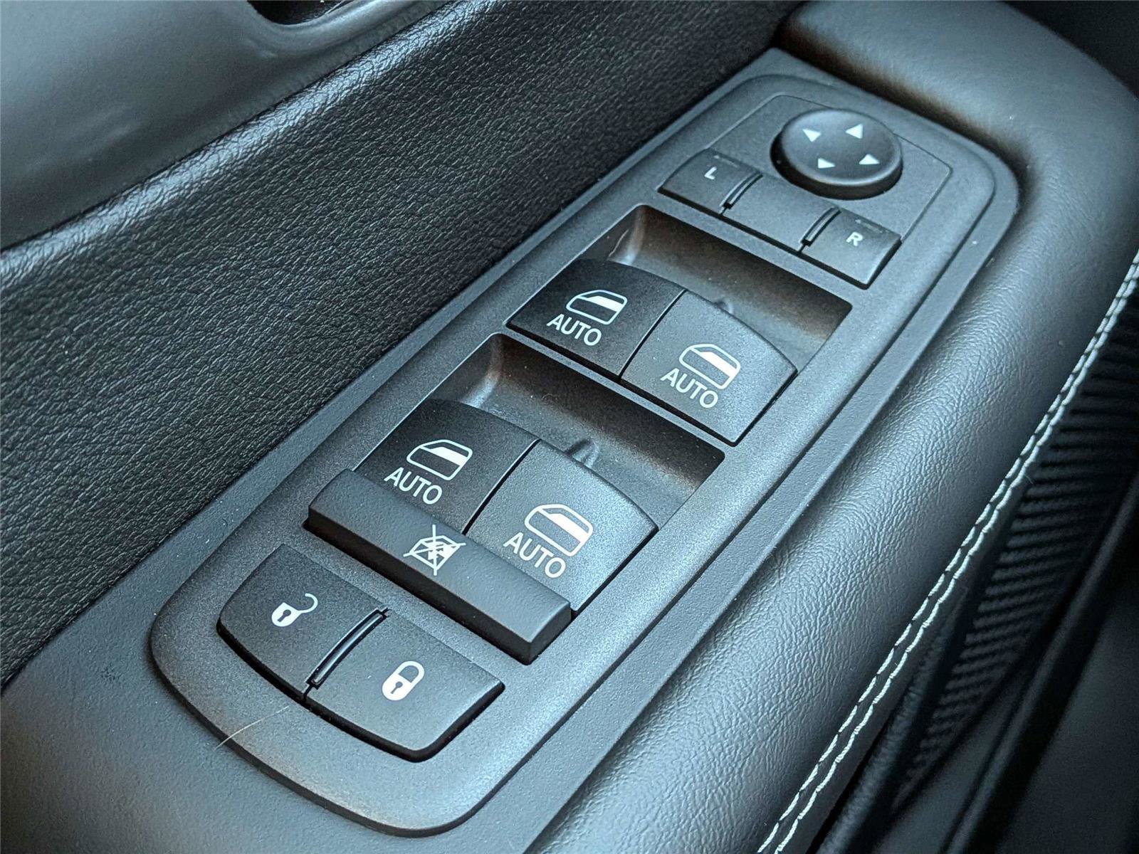 New 2026 Chrysler Voyager LX image 25