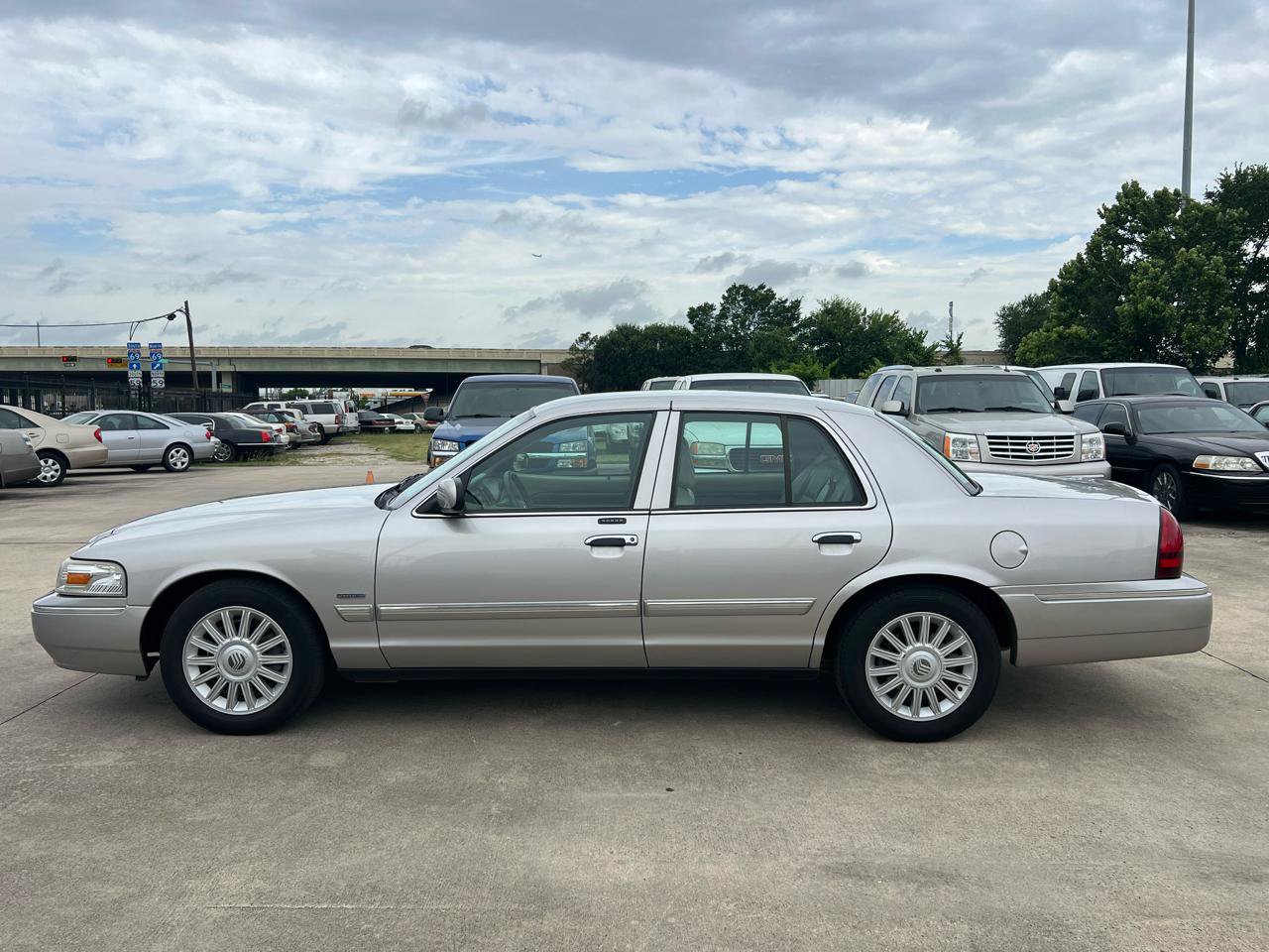 Used 2009 Mercury Grand Marquis LS RWD image 3